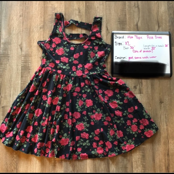 Hot Topic Dresses & Skirts - Retro style rose dress